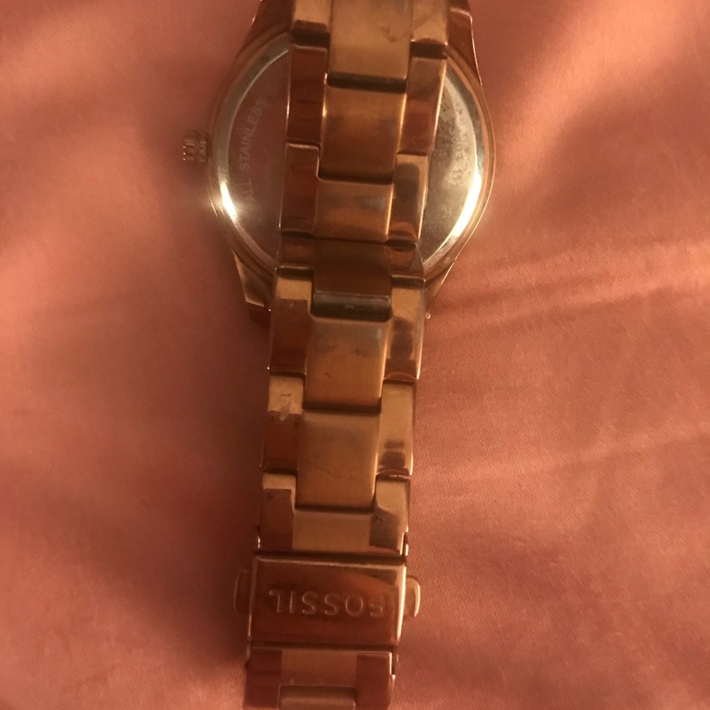 Rose Gold Fossil Watch - Picture 3 of 4